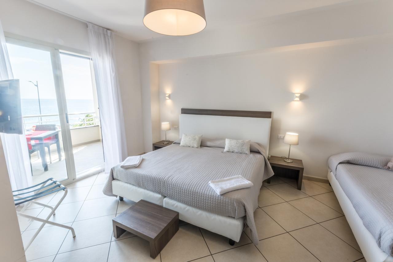 Riva Del Sol Bed and Breakfast Santa Teresa Di Riva Εξωτερικό φωτογραφία